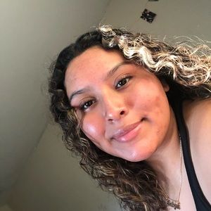 Meet your Posher, Esmeralda